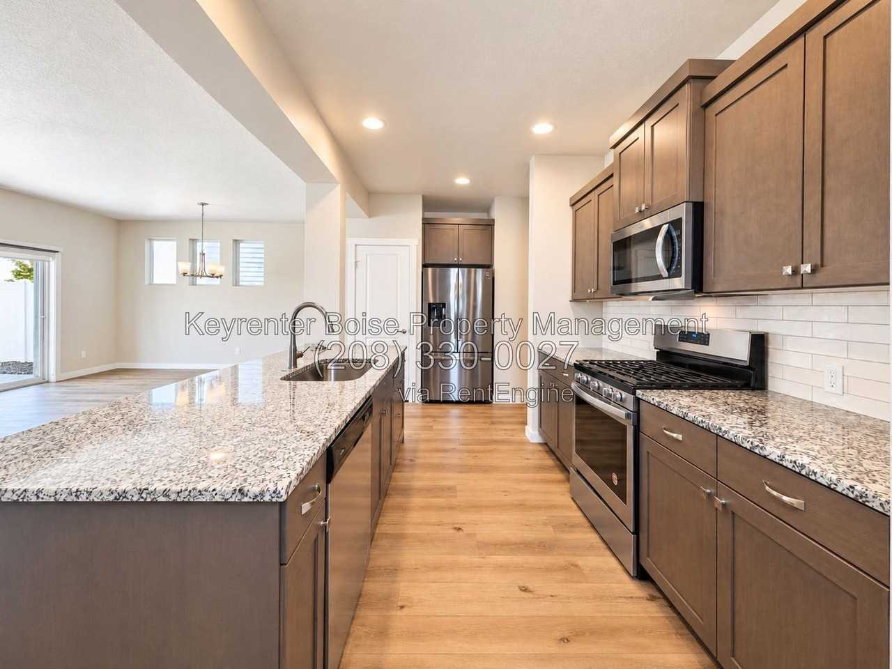 3132 N Chianti Ave - Photo 7 of 32