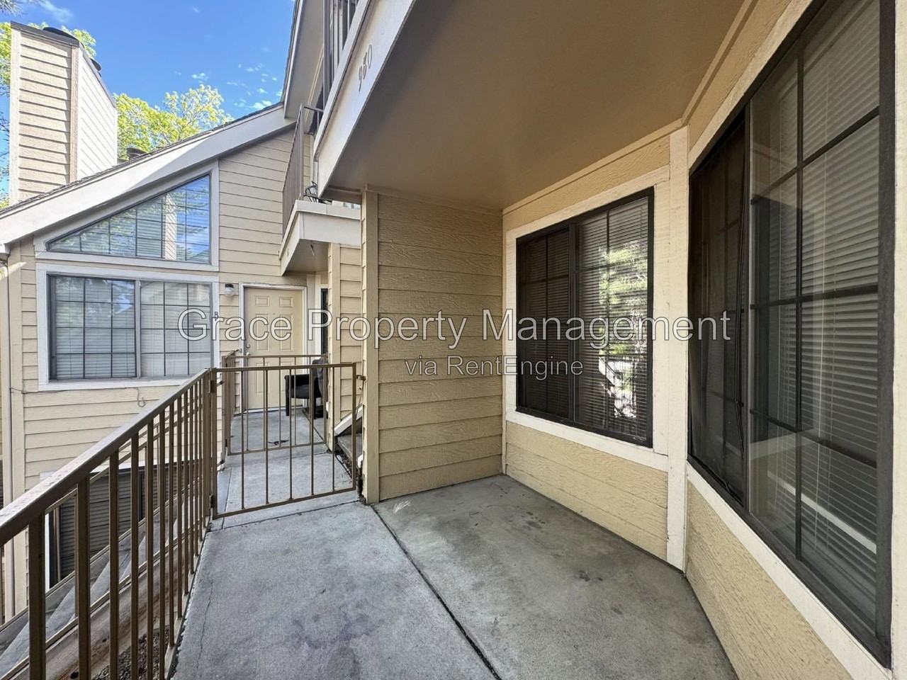 980 S Dahlia St #E - Photo 3 of 20