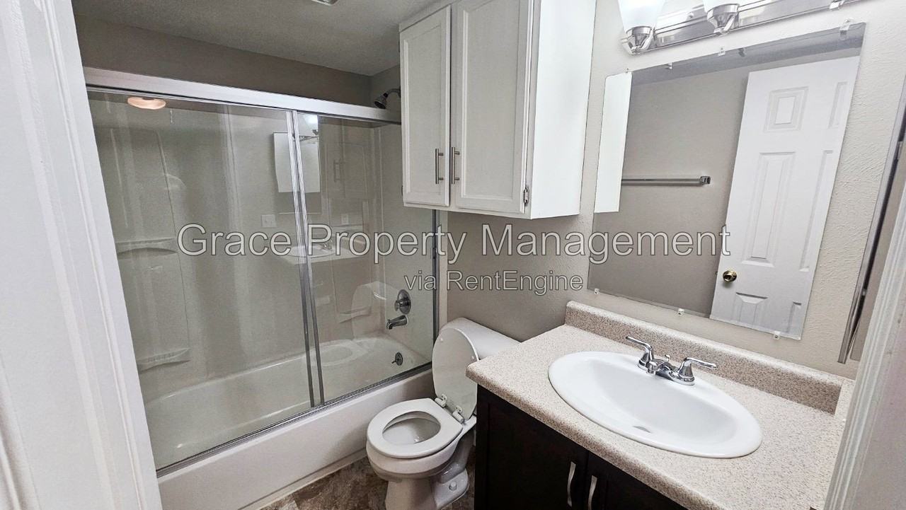 980 S Dahlia St #E - Photo 6 of 20
