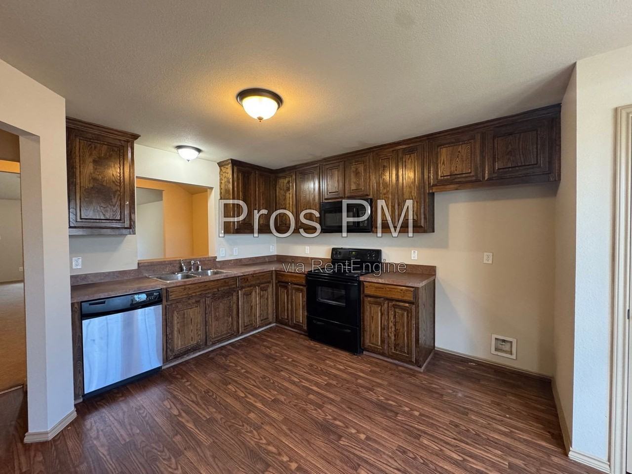3011 Lake Side Dr - Photo 2 of 18