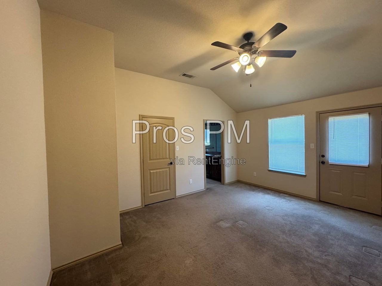 3011 Lake Side Dr - Photo 3 of 18