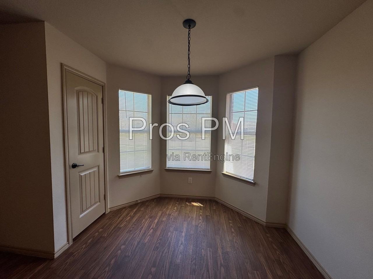 3011 Lake Side Dr - Photo 4 of 18