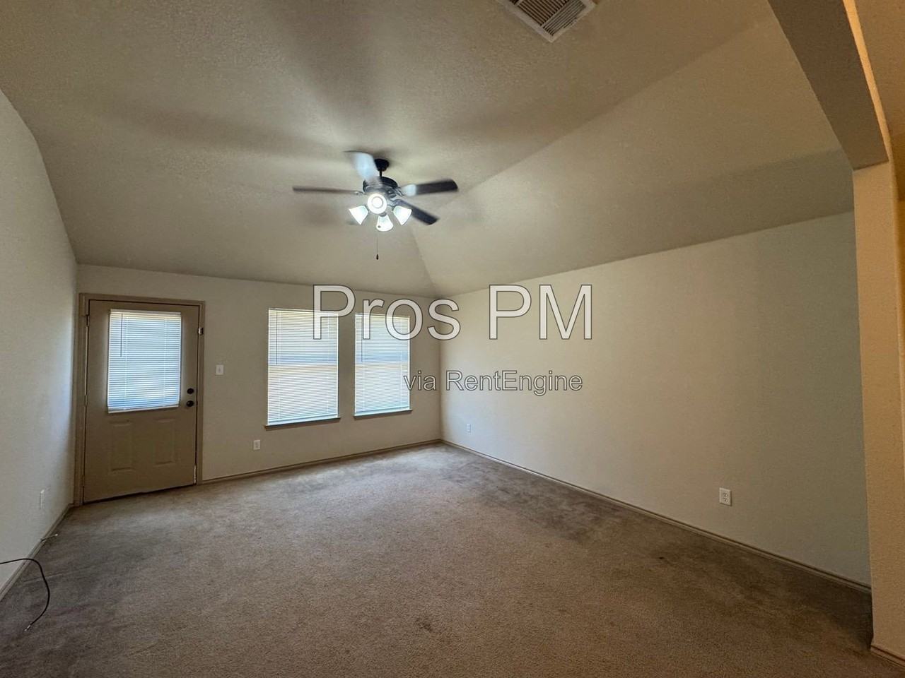3011 Lake Side Dr - Photo 5 of 18