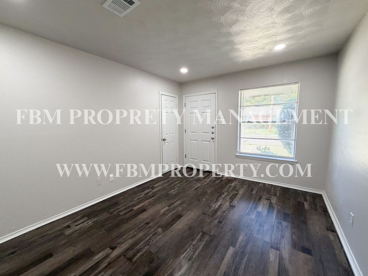 907 N Preston St #4 - Photo 3 of 14