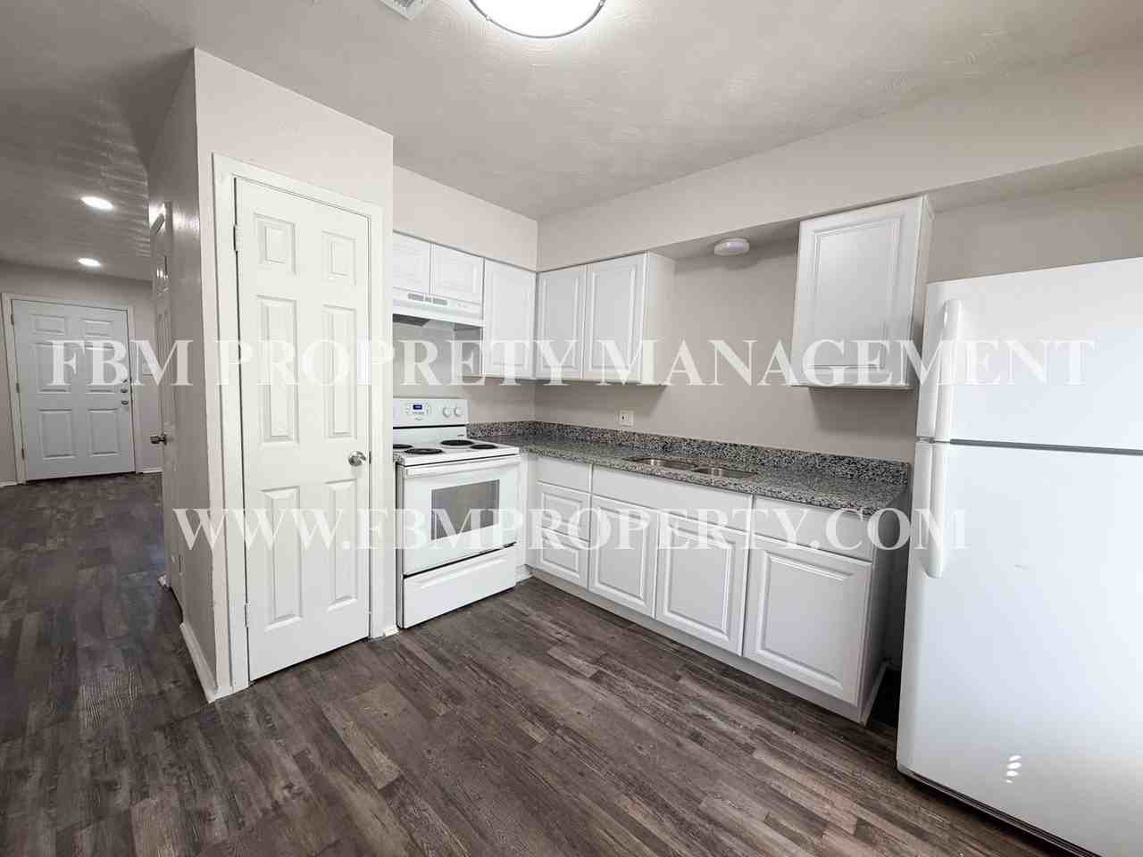 907 N Preston St #4 - Photo 6 of 14