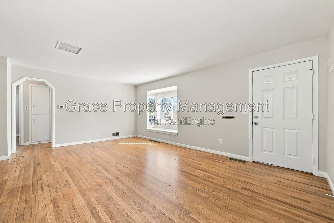 3371 S Fairfax St - Photo 3 of 16