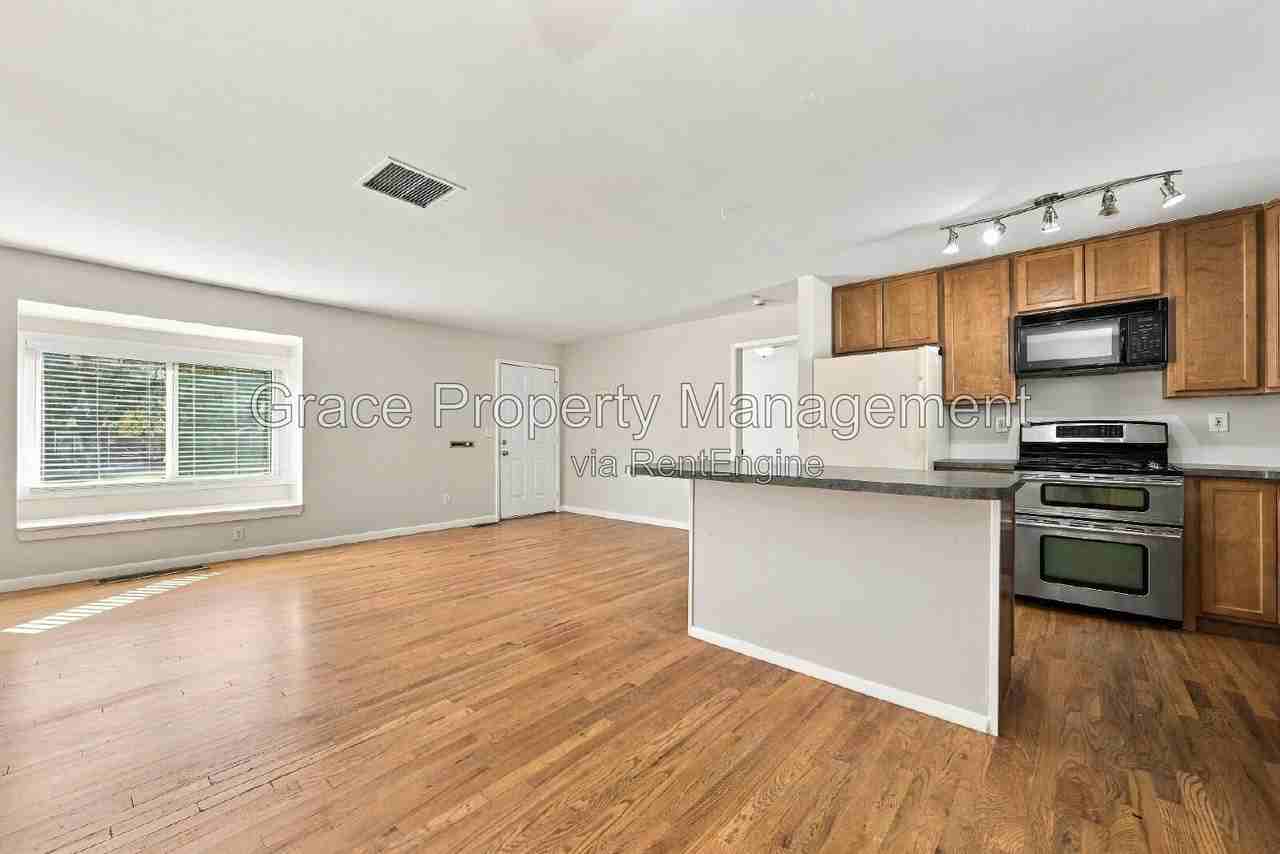 3371 S Fairfax St - Photo 5 of 16
