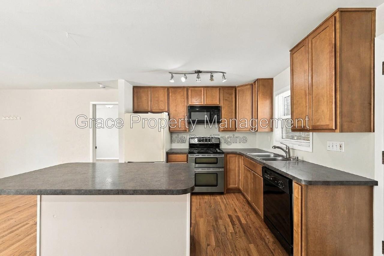 3371 S Fairfax St - Photo 7 of 16