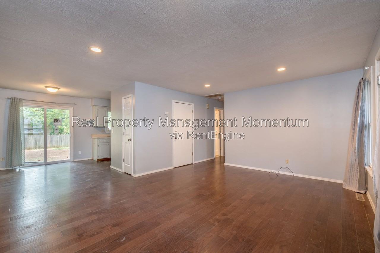533 E Greenwood St - Photo 2 of 25