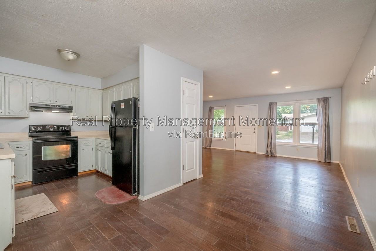 533 E Greenwood St - Photo 3 of 25