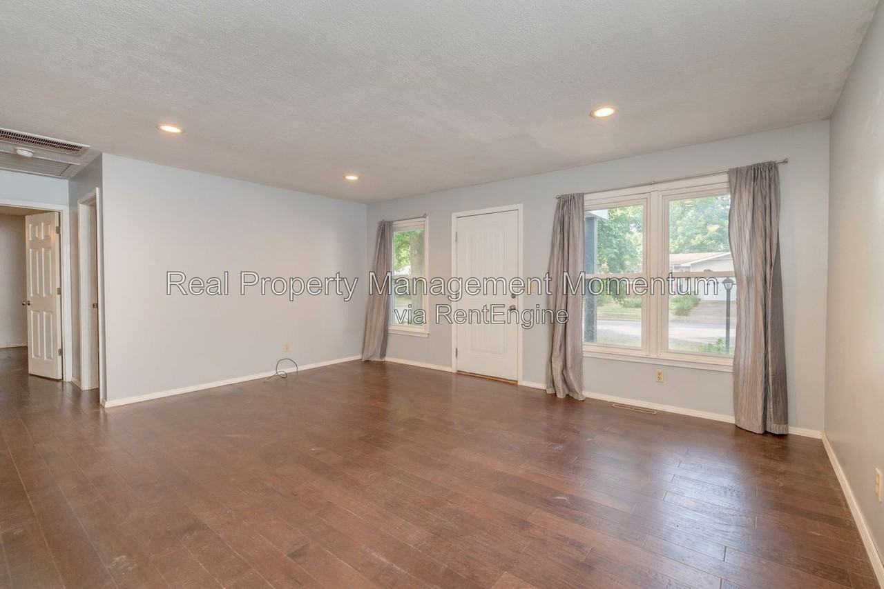 533 E Greenwood St - Photo 4 of 25