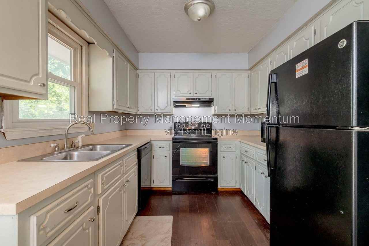533 E Greenwood St - Photo 5 of 25