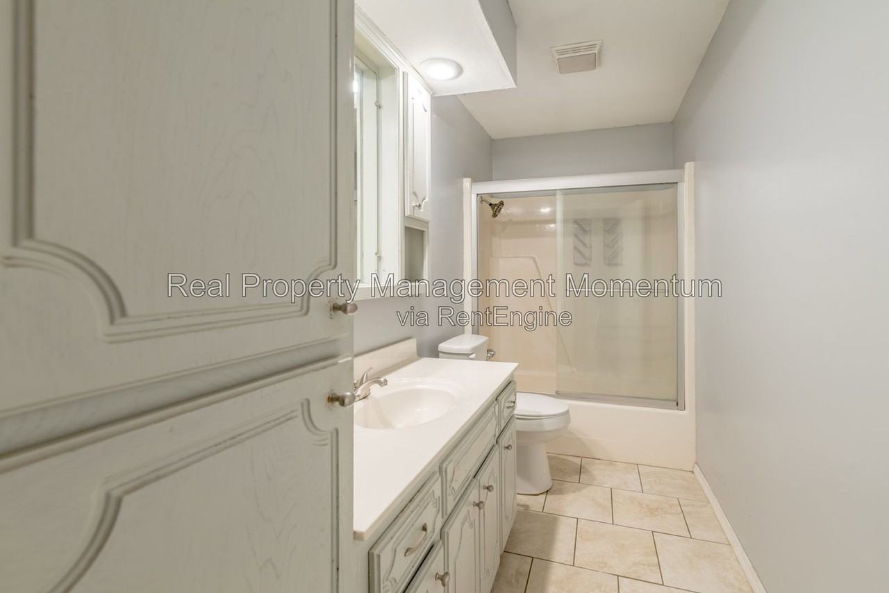 533 E Greenwood St - Photo 7 of 25