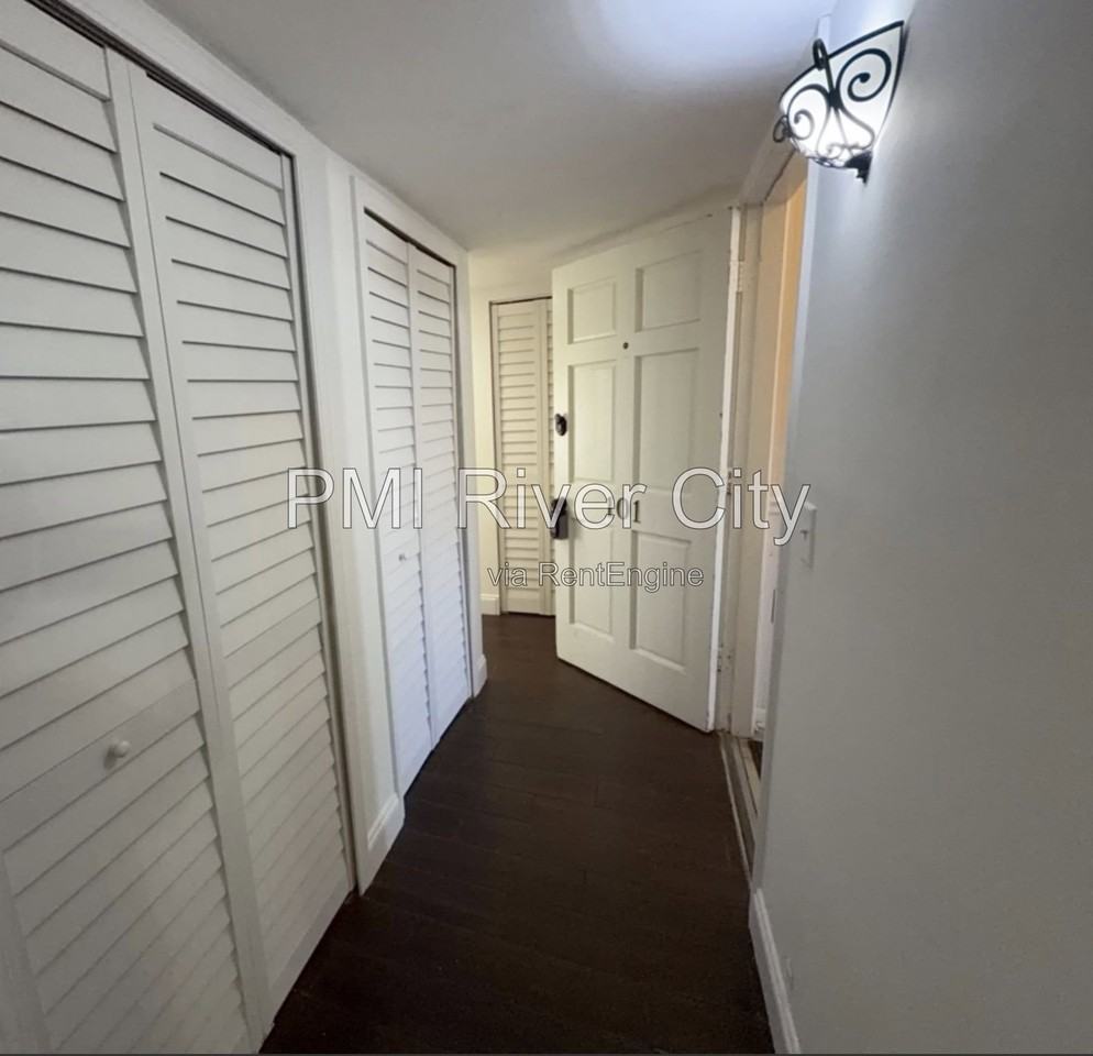 4326 Plaza Gate Ln S #101 - Photo 4 of 26