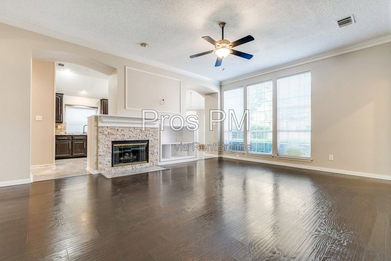 2910 Stonepointe - Photo 3 of 15