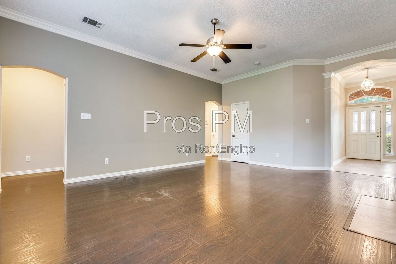 2910 Stonepointe - Photo 7 of 15