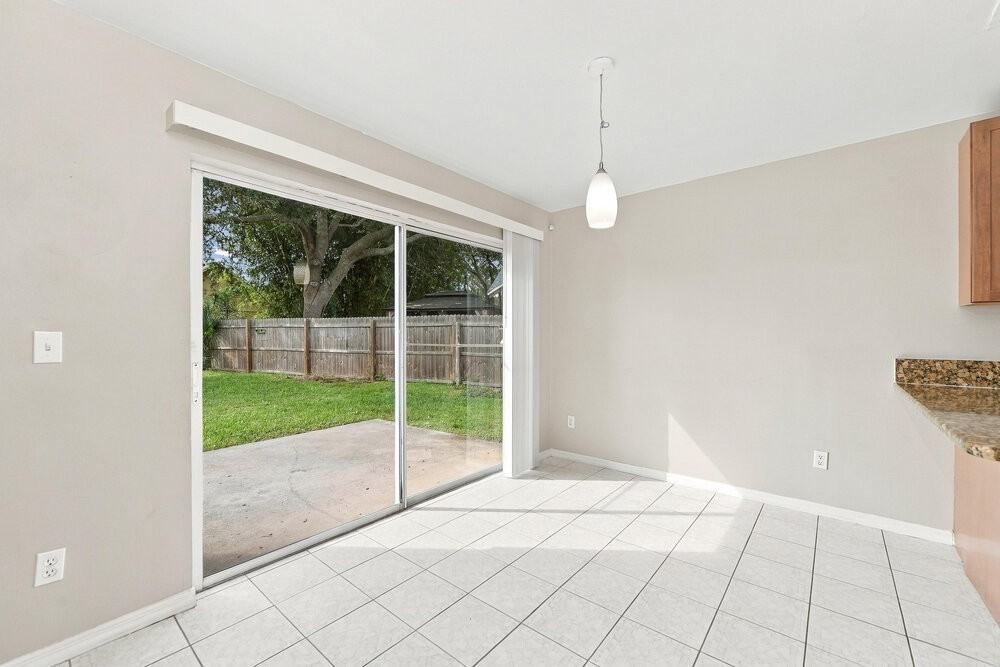12618 Oldcastle Dr - Photo 7 of 17