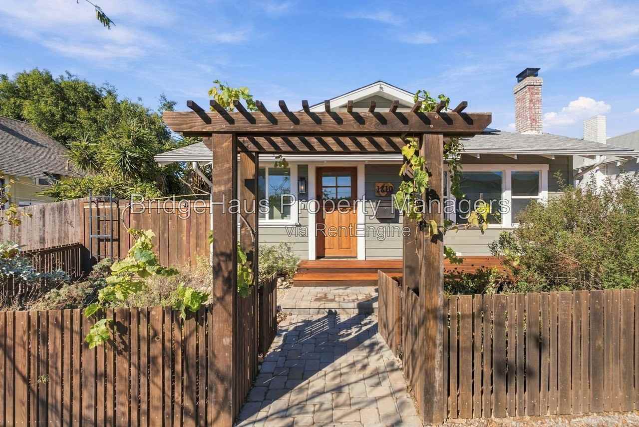 1810 30th St - Photo 5 of 43