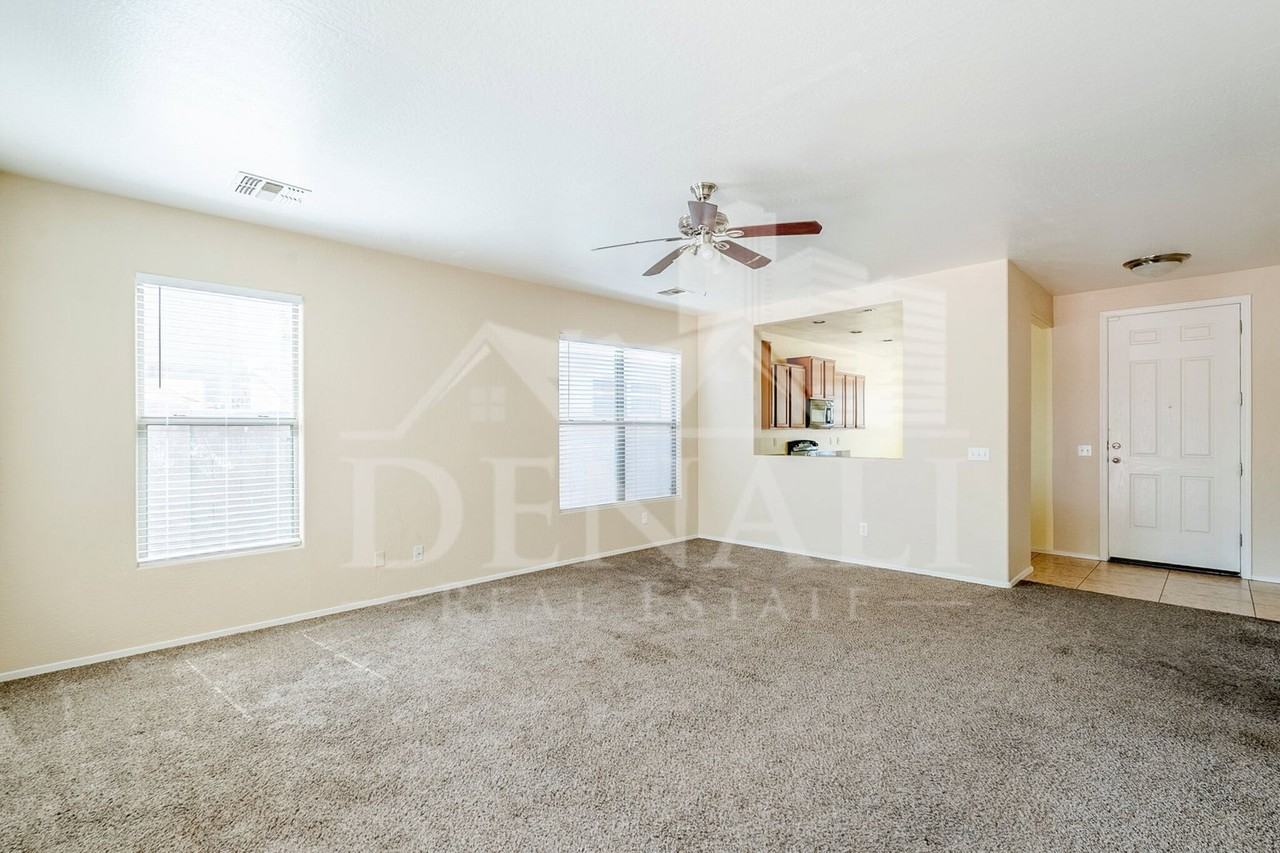 10017 W Raymond St - Photo 3 of 47