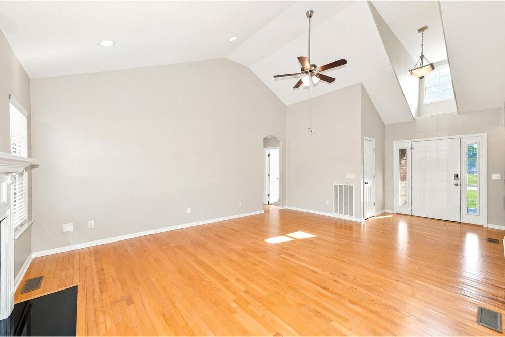 1015 Station Cir - Photo 5 of 17
