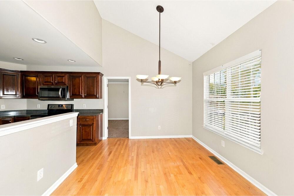 1015 Station Cir - Photo 7 of 17