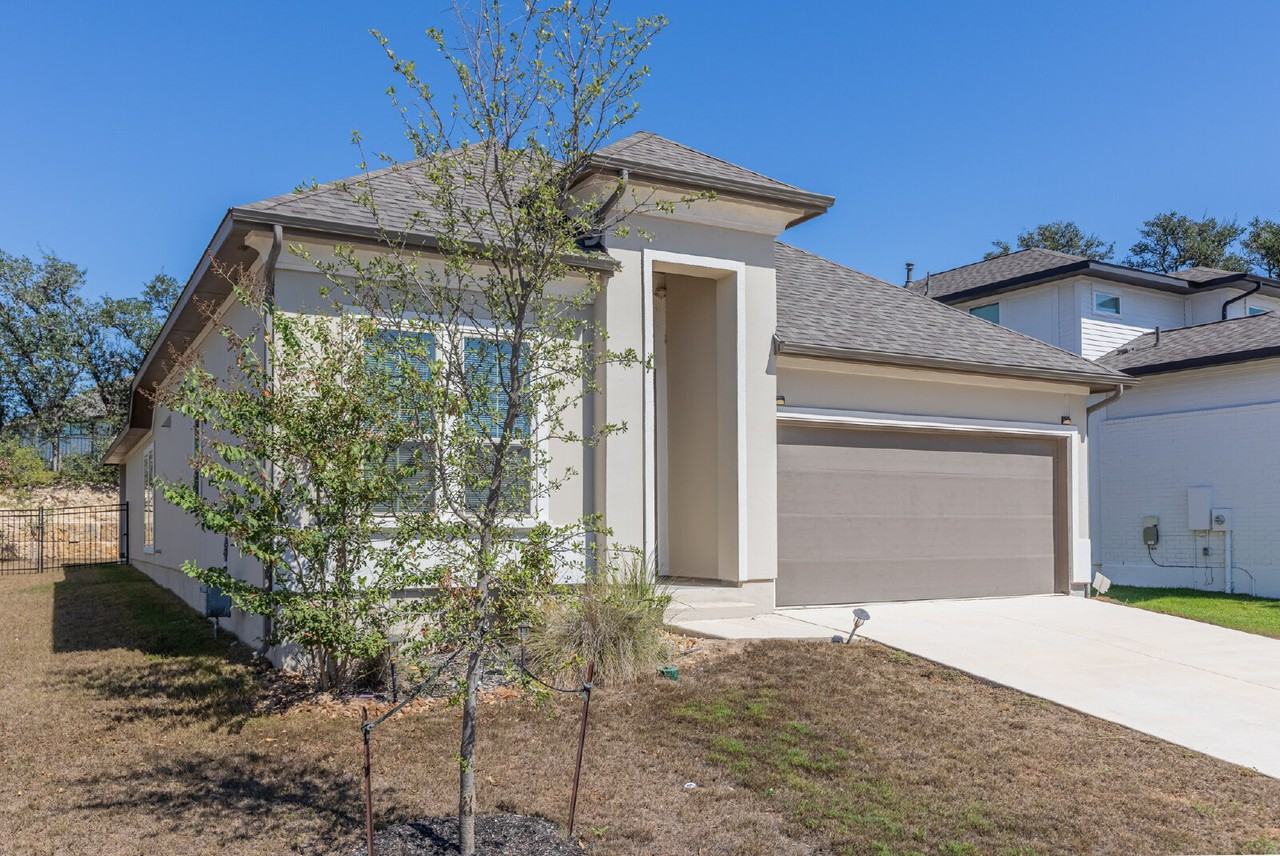 221 Navarro - Photo 3 of 36