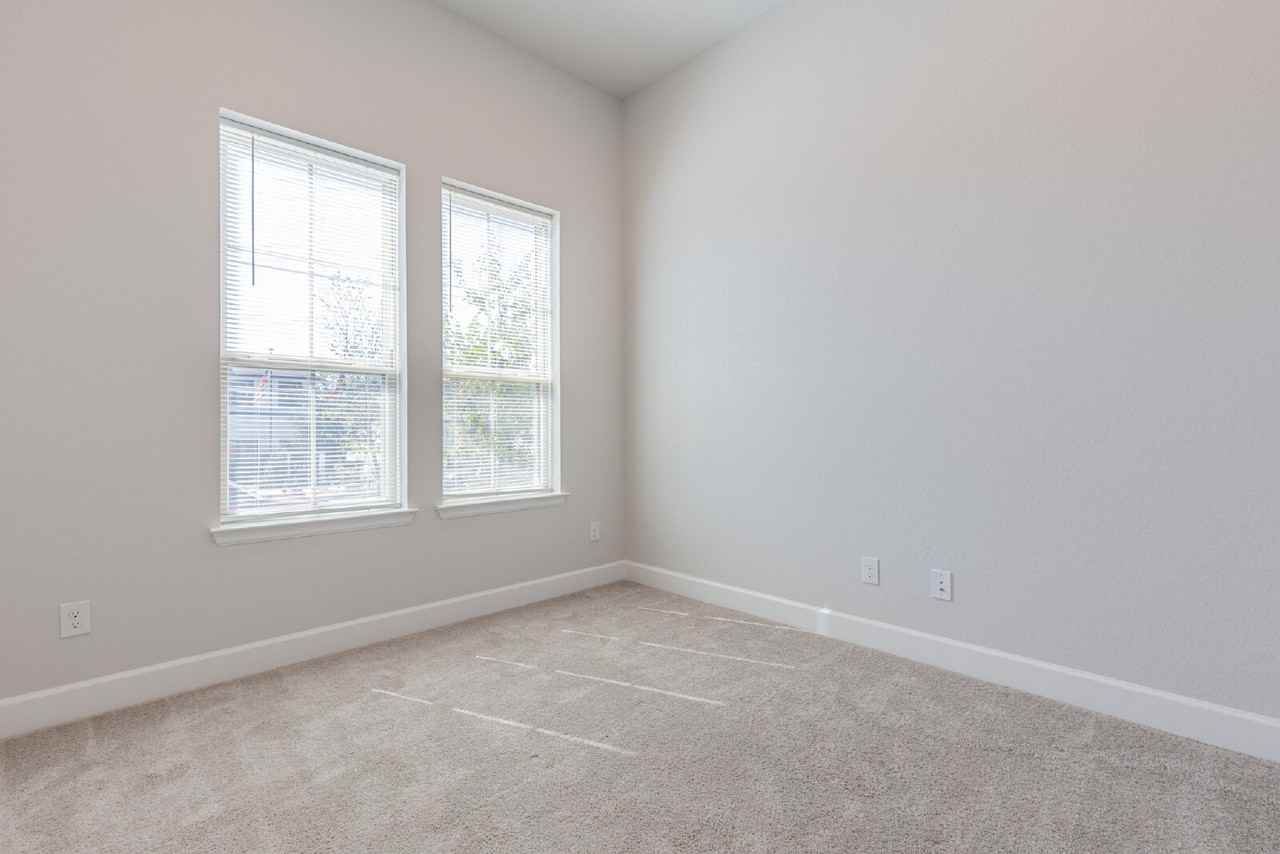 221 Navarro - Photo 4 of 36