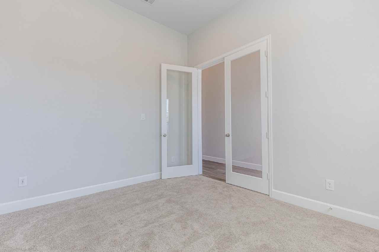 221 Navarro - Photo 5 of 36