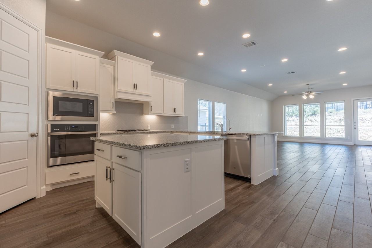 221 Navarro - Photo 6 of 36