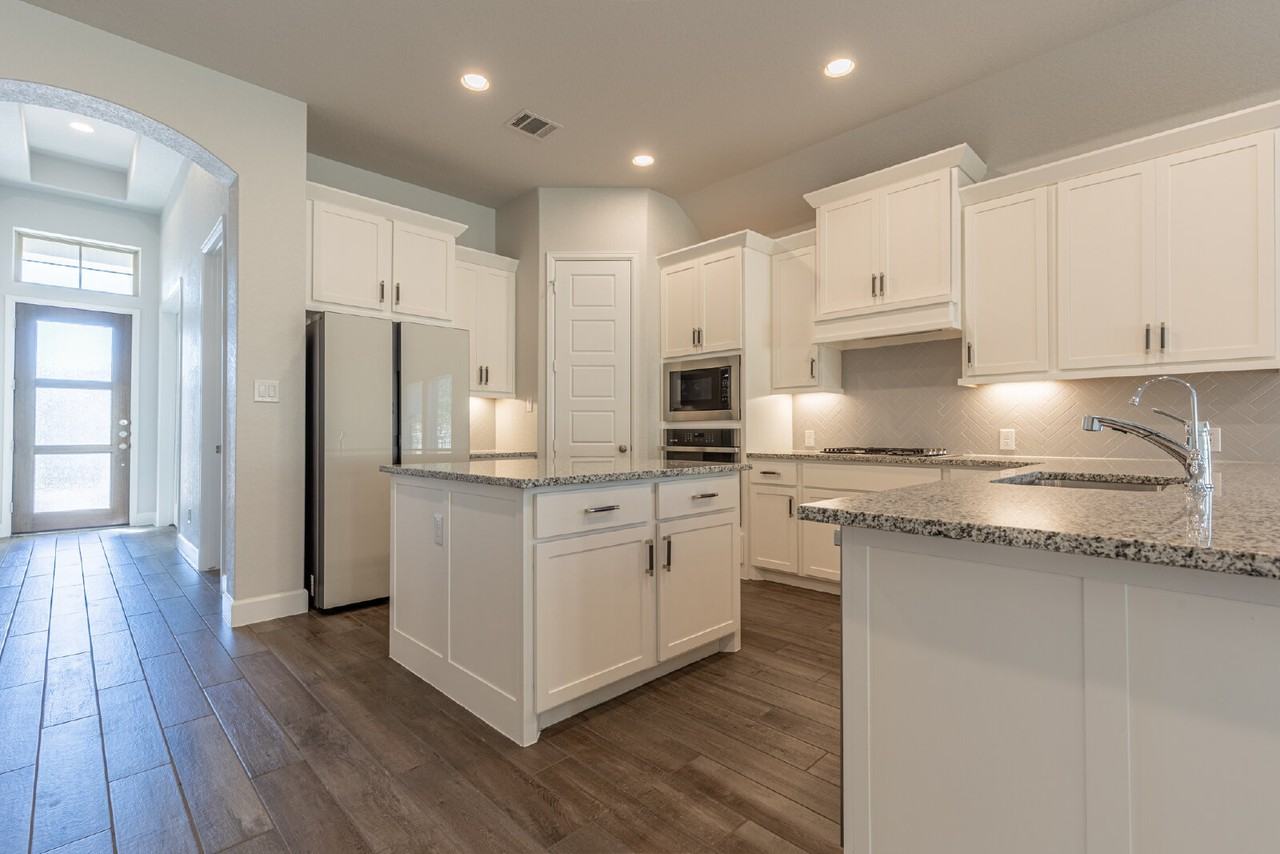 221 Navarro - Photo 7 of 36