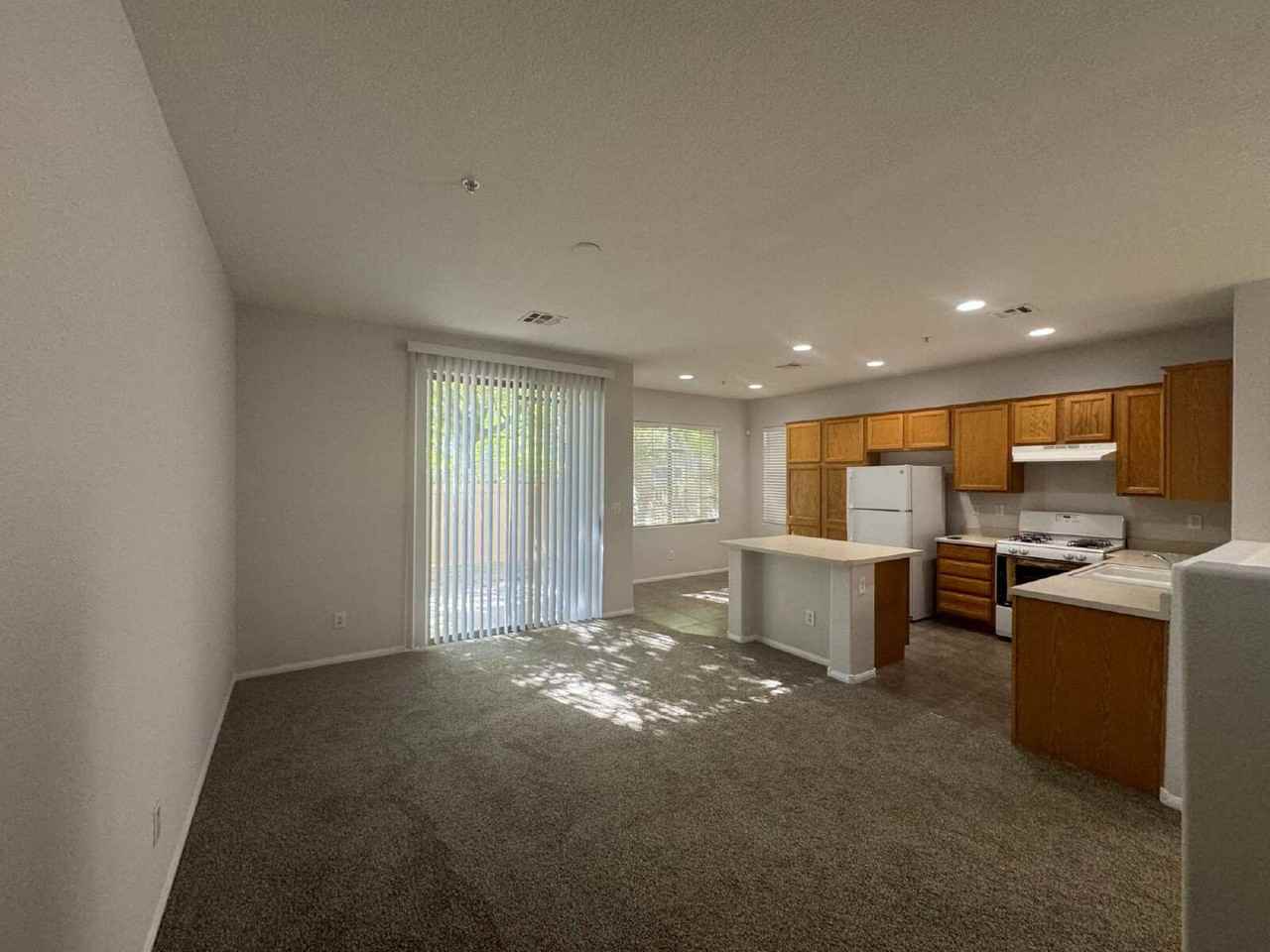 6413 Yucca Ridge Ct - Photo 7 of 41