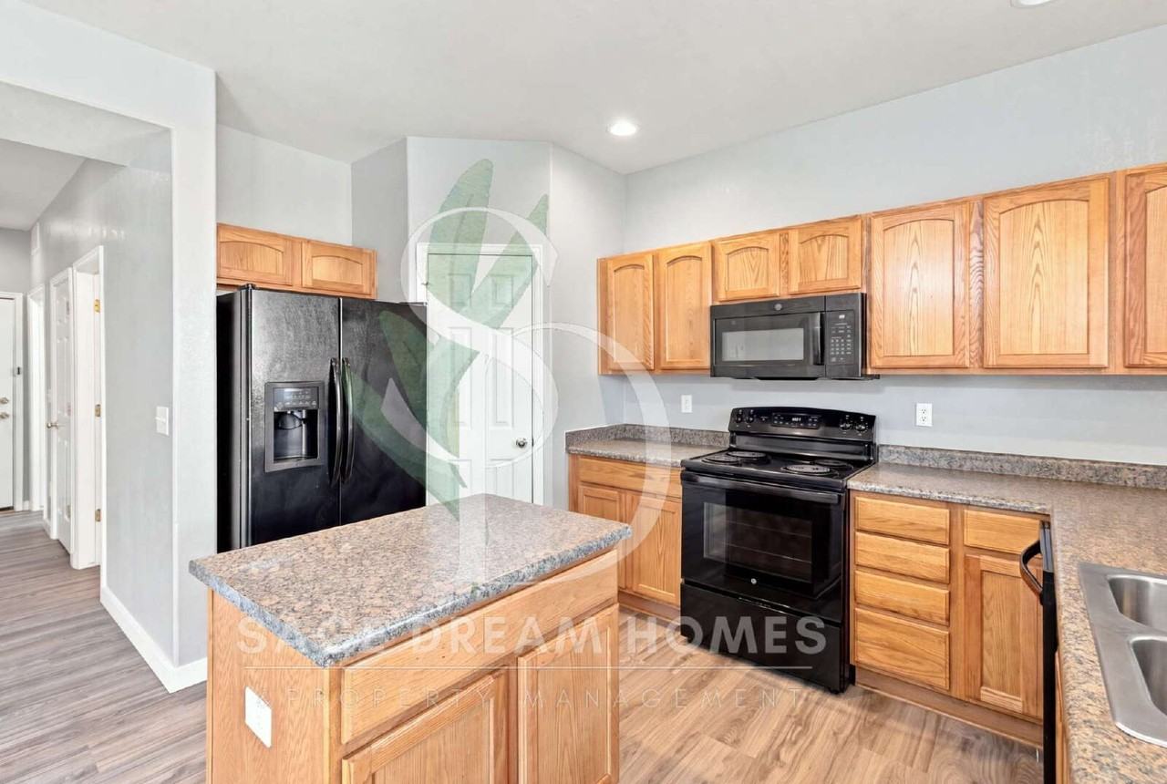 8687 Silver Glen Dr - Photo 2 of 15