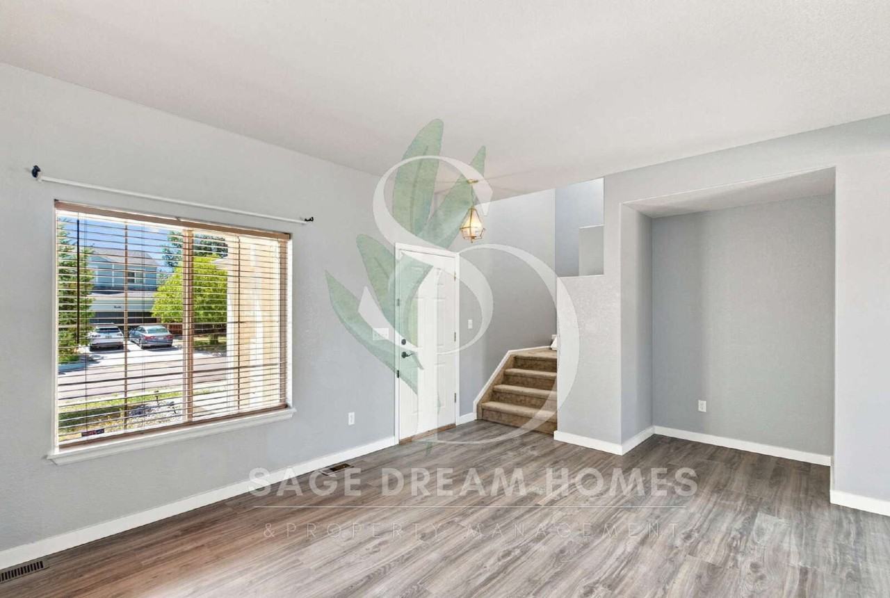 8687 Silver Glen Dr - Photo 5 of 15