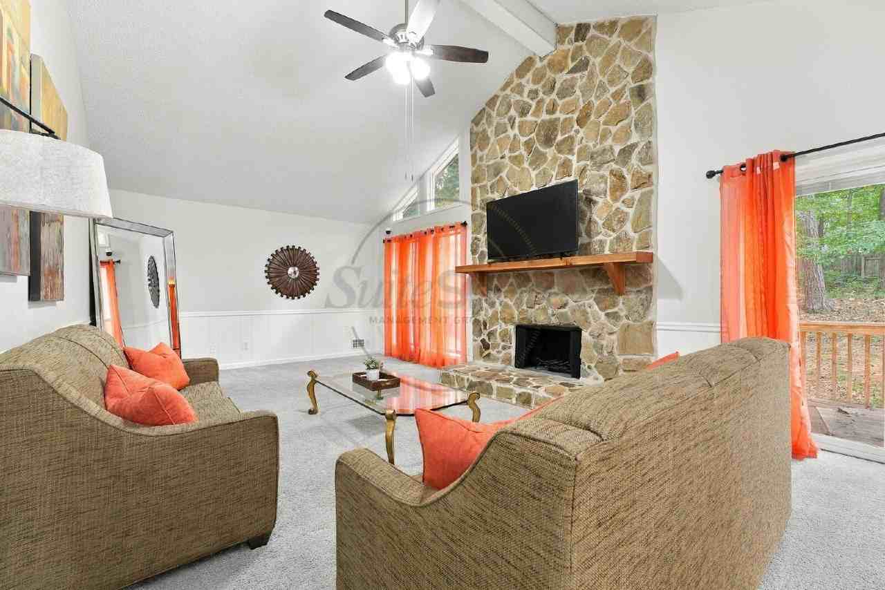 650 Lost Creek Cir #D - Photo 4 of 15