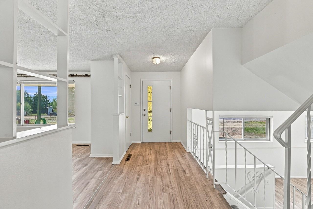 1653 Cragin Rd - Photo 6 of 45