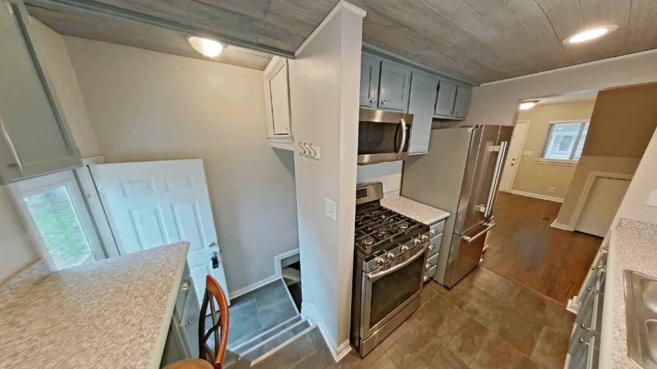3971 Thomas Ave - Photo 6 of 17