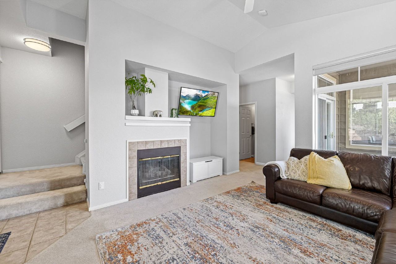 6472 Silver Mesa Dr #D - Photo 4 of 27