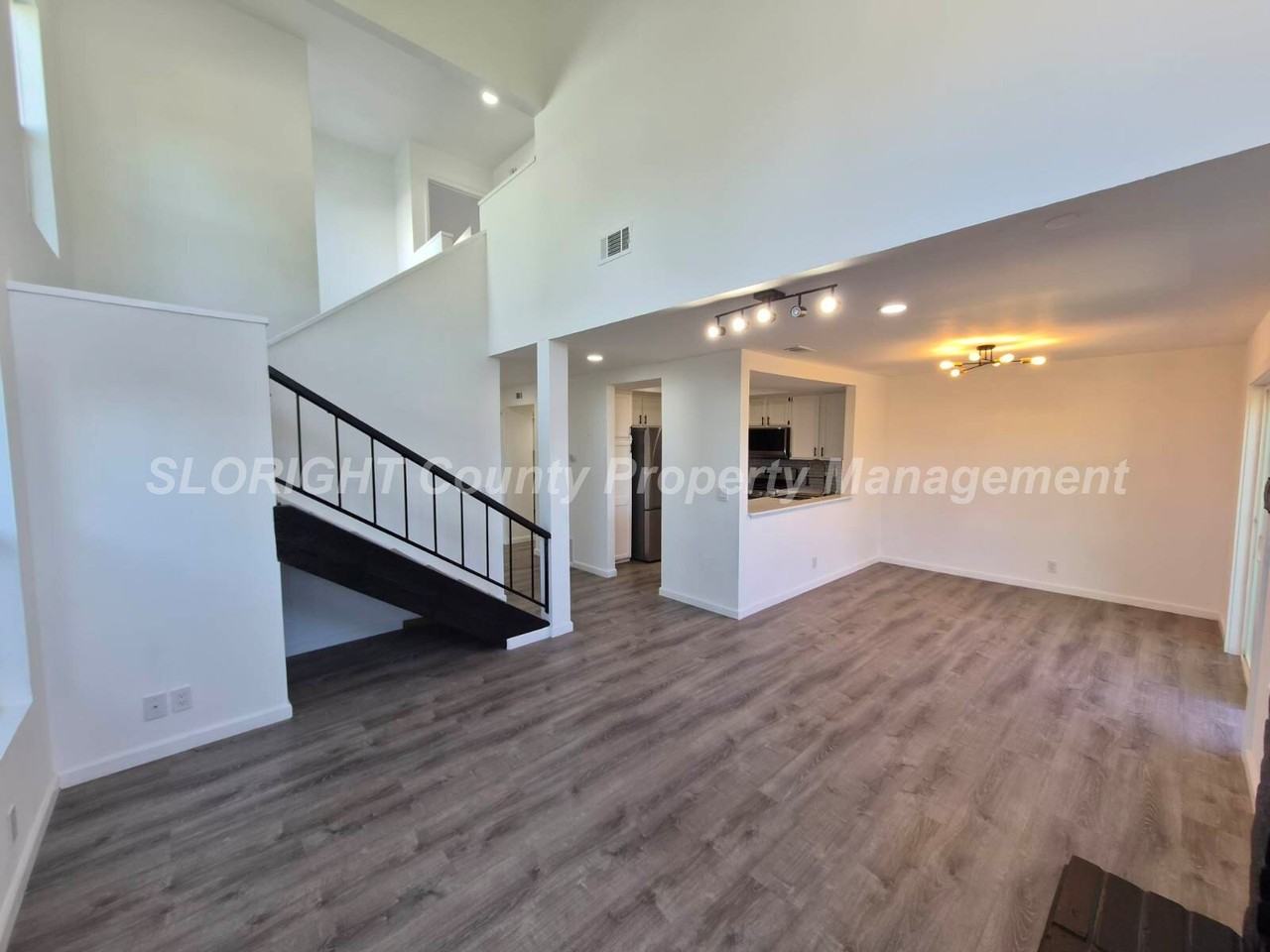 1260 Laguna Ln - Photo 3 of 23