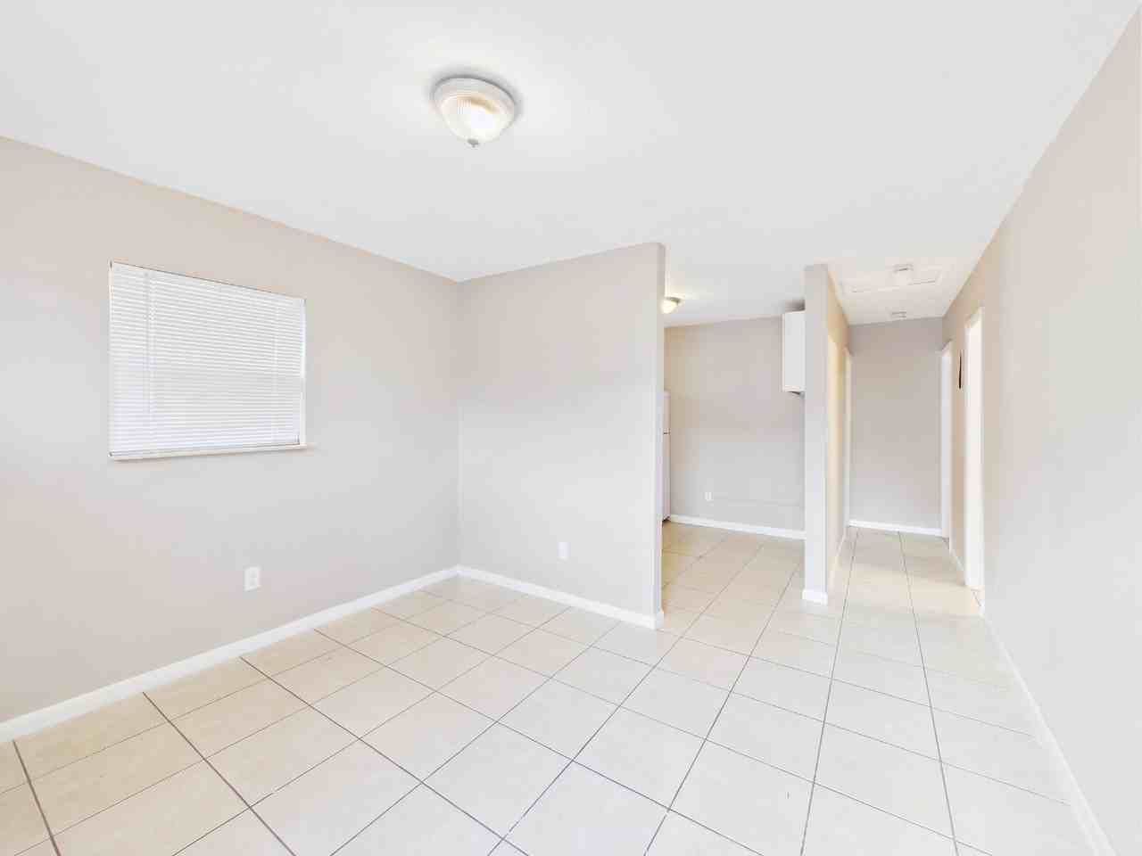 2711 Nw 1st St Apt 2 - Photo 3 of 36