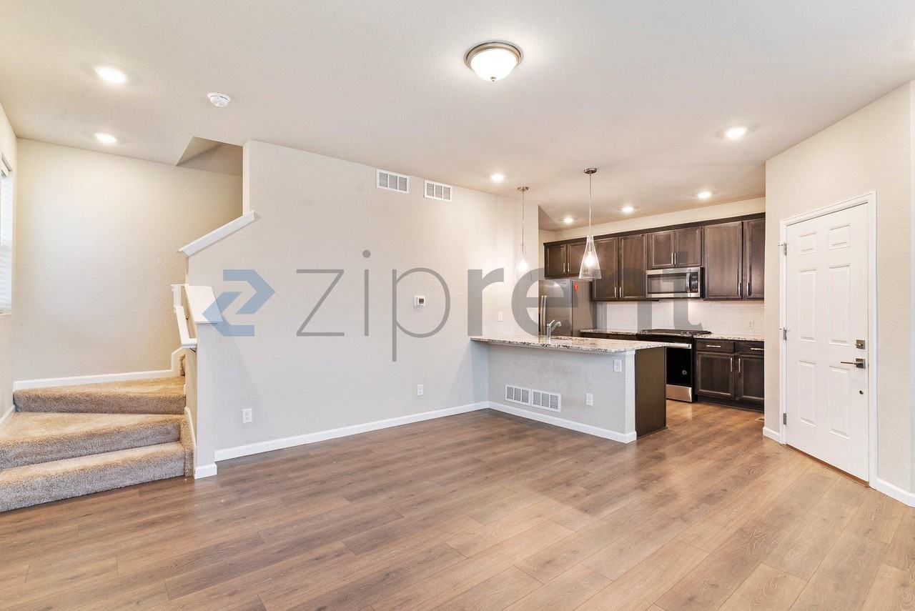 2143 Arborwood Ln - Photo 5 of 32