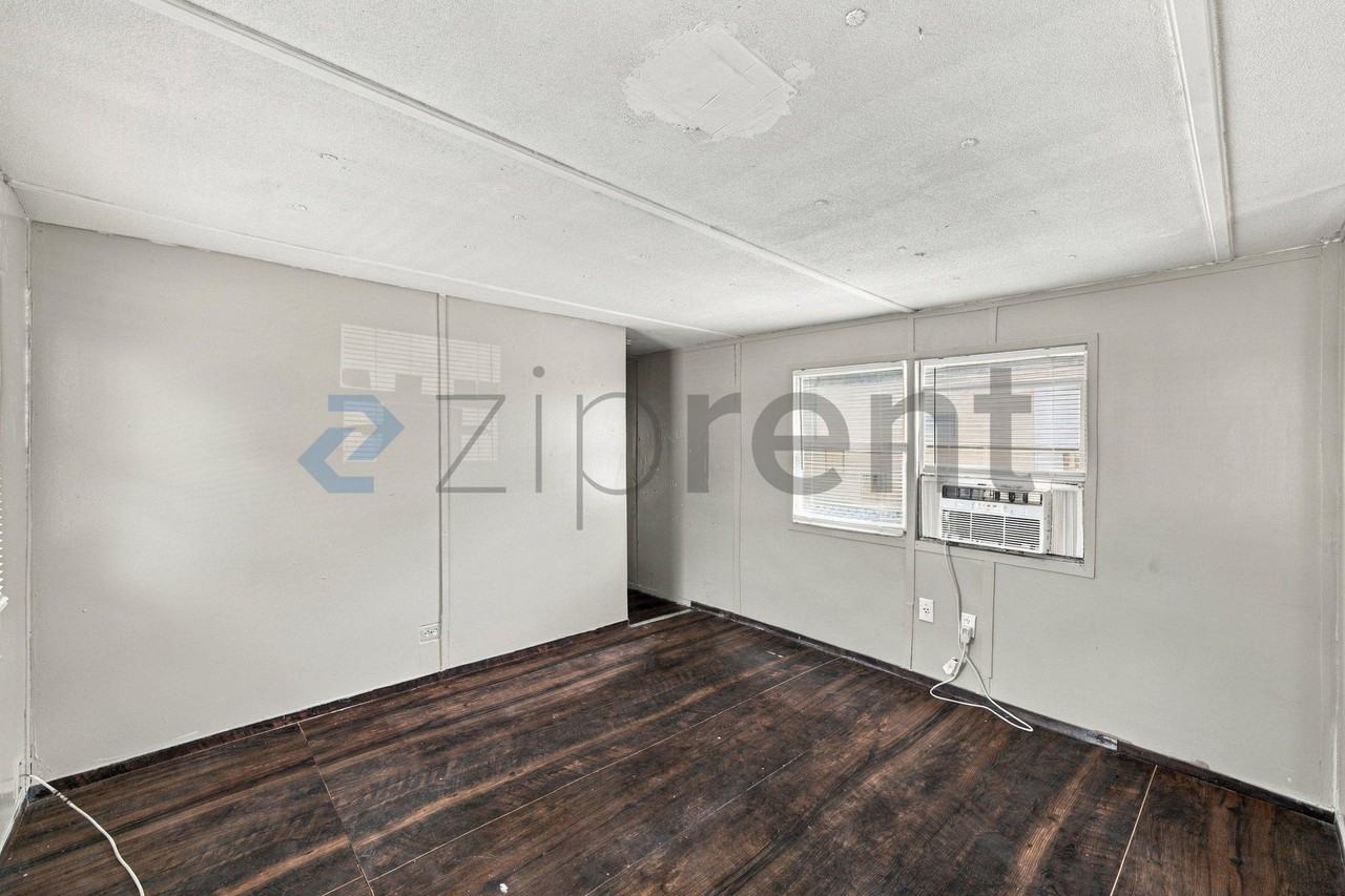 2310 S 50th St - Photo 4 of 11