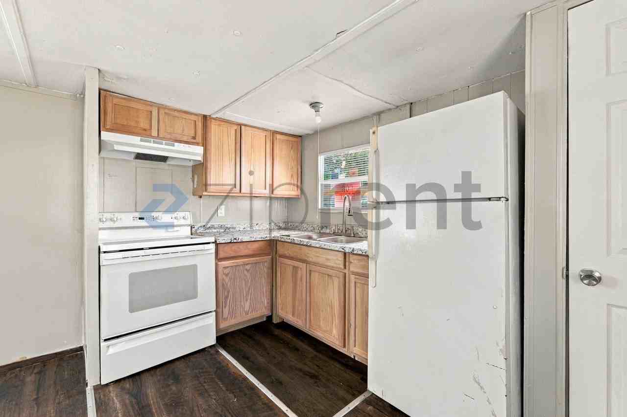 2310 S 50th St - Photo 6 of 11