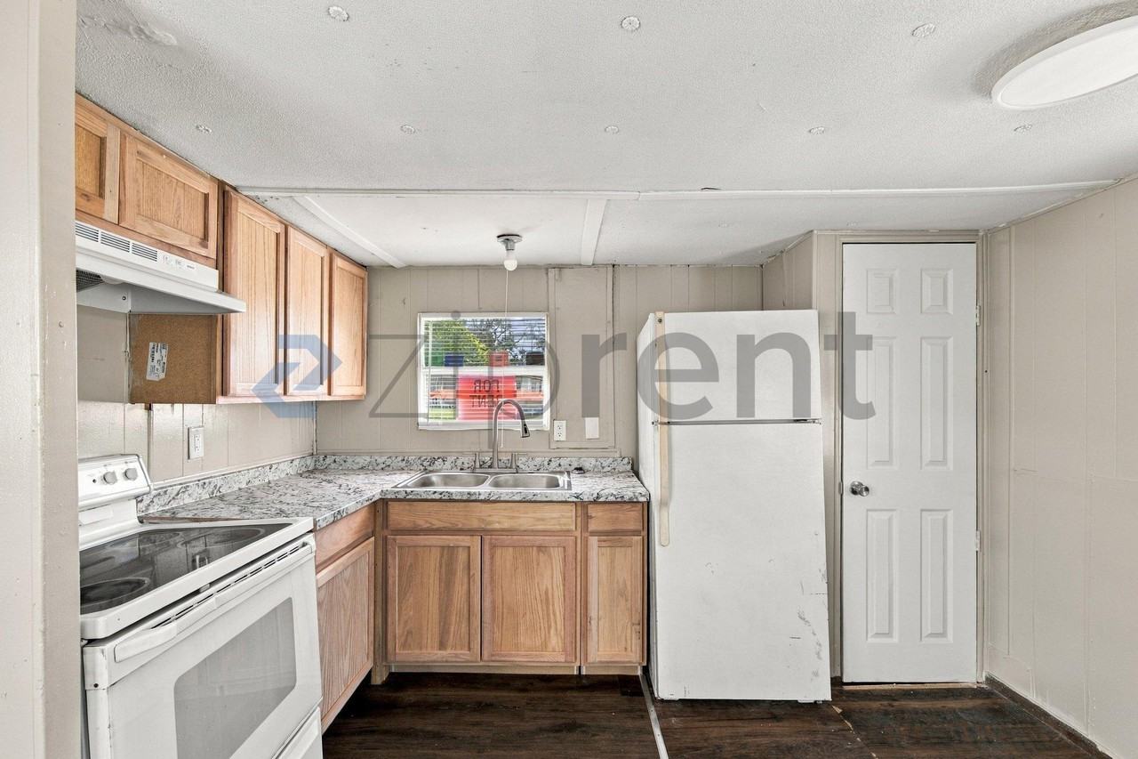 2310 S 50th St - Photo 7 of 11