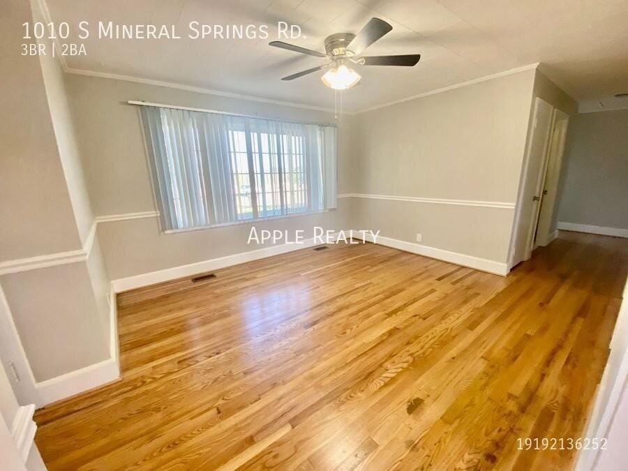 1010 S Mineral Springs Rd - Photo 4 of 15