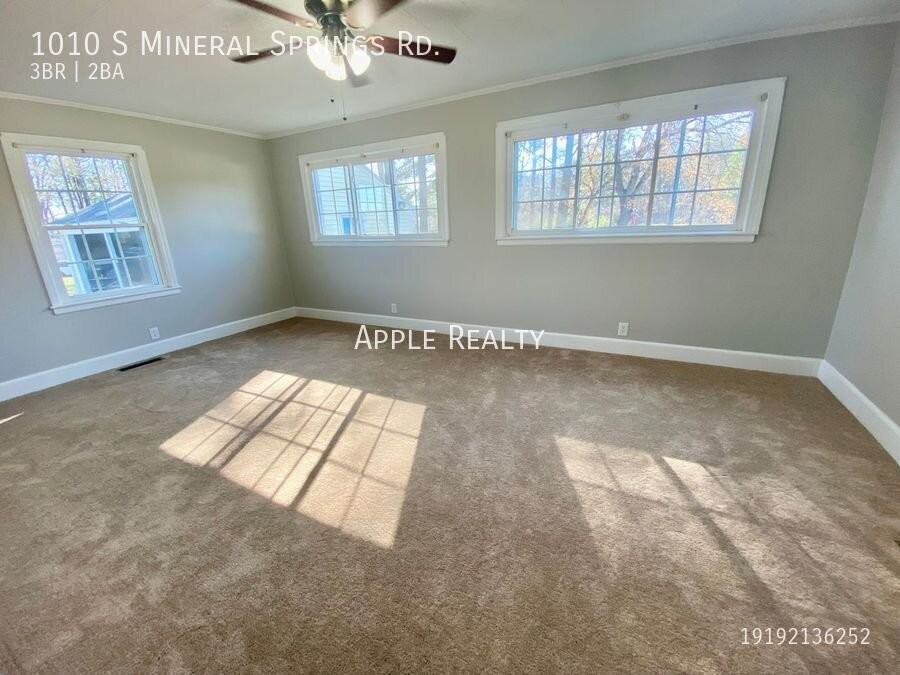 1010 S Mineral Springs Rd - Photo 6 of 15