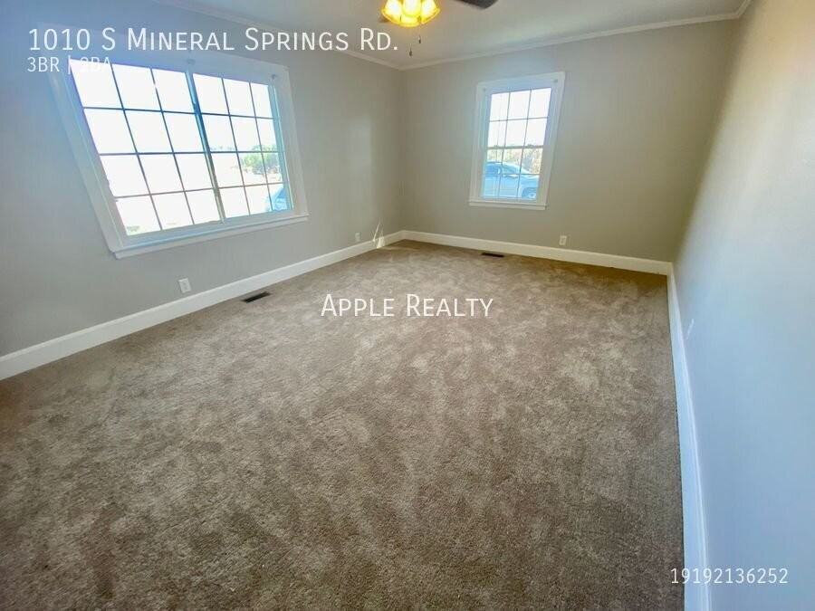 1010 S Mineral Springs Rd - Photo 7 of 15