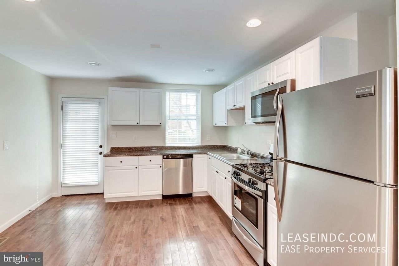 2916 Olive St Nw #B - Photo 5 of 14