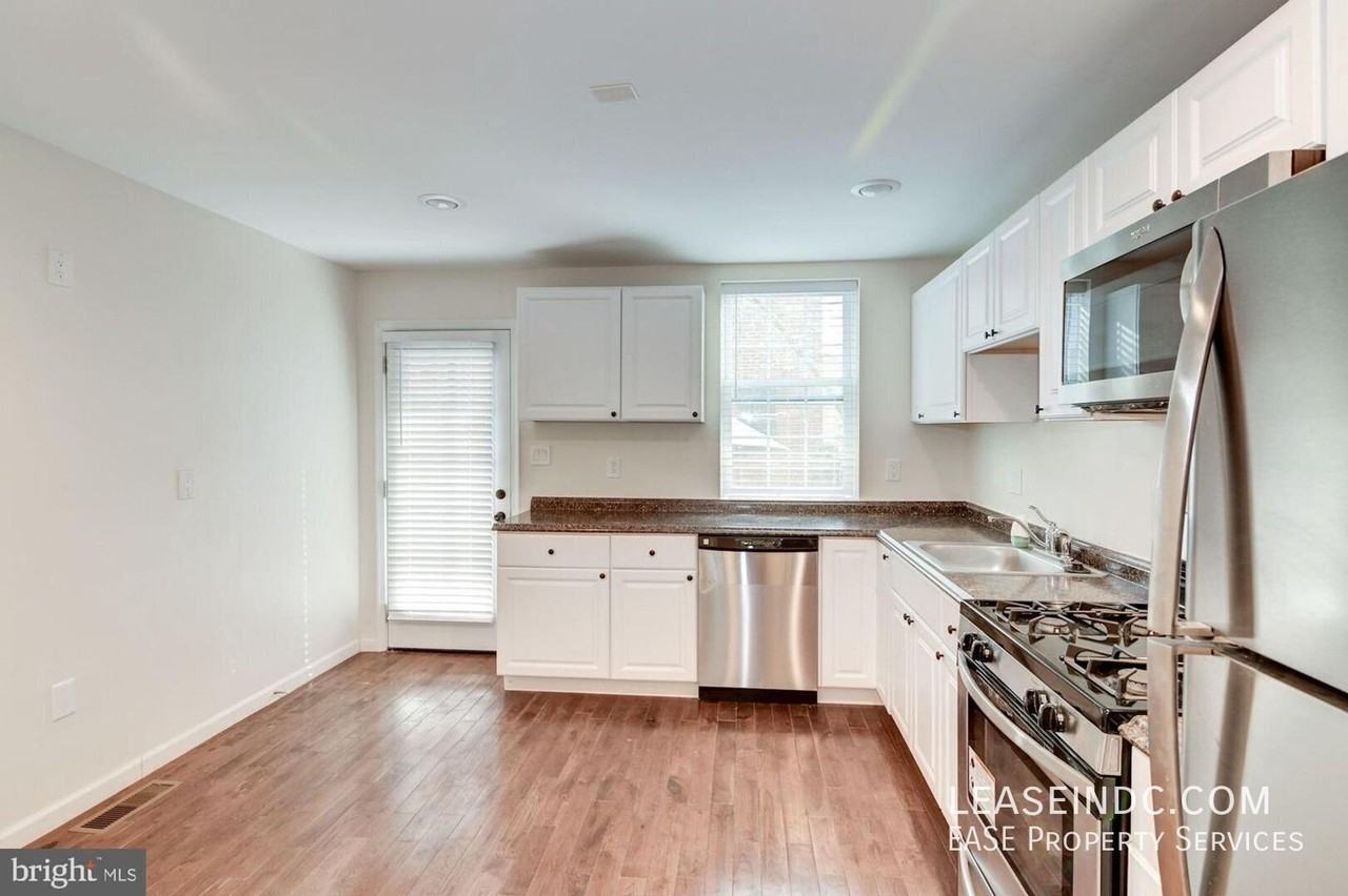 2916 Olive St Nw #B - Photo 6 of 14