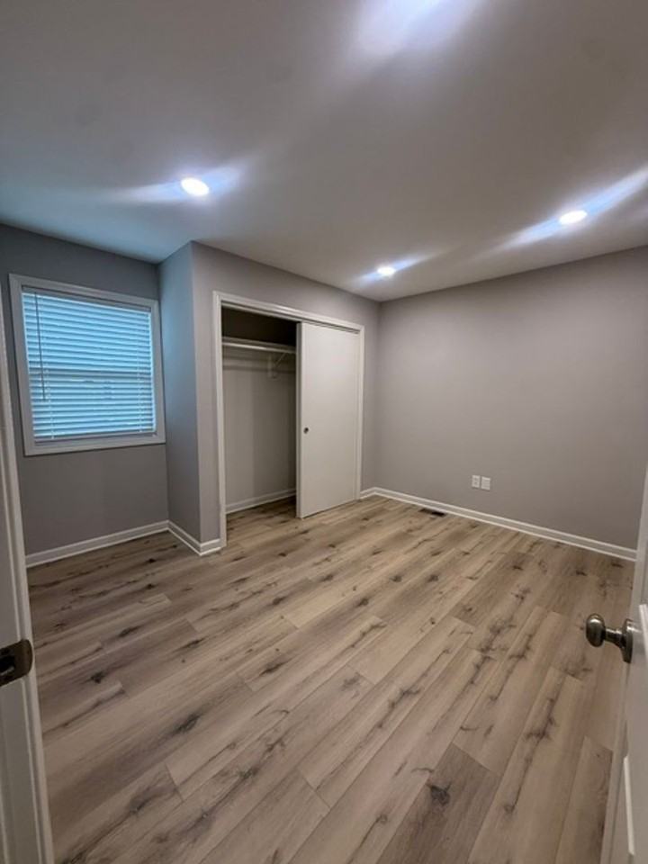 7117 W 69th St - Photo 3 of 8