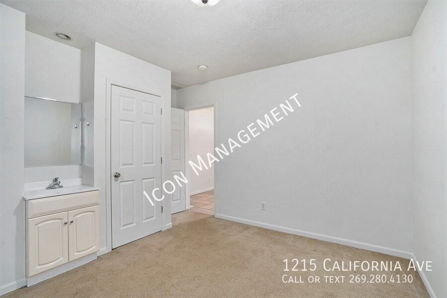 1215 California Ave #1215CALIFO - Photo 7 of 16